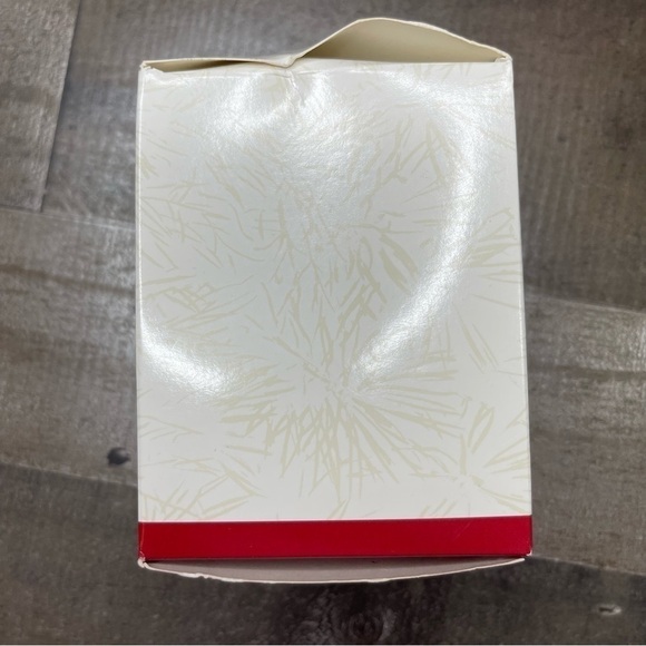 Hallmark 1995 Holiday Barbie Ornament - Picture 3 of 8